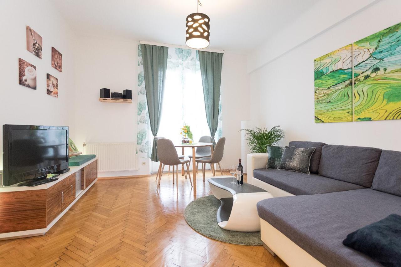 French Balcony - 45M² - Szeneviertel Apartment Vienna Exterior photo