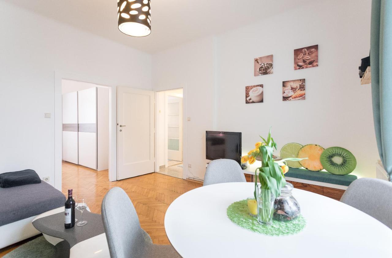 French Balcony - 45M² - Szeneviertel Apartment Vienna Exterior photo