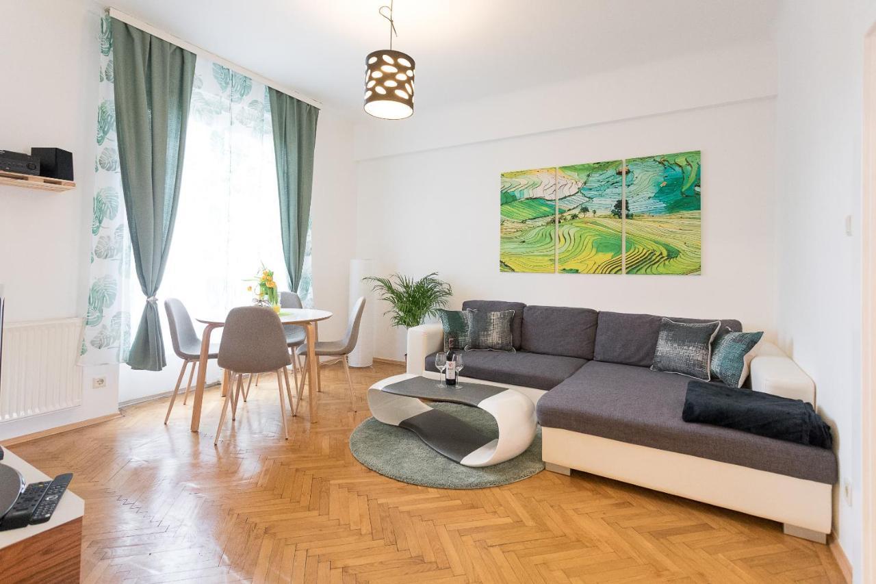French Balcony - 45M² - Szeneviertel Apartment Vienna Exterior photo