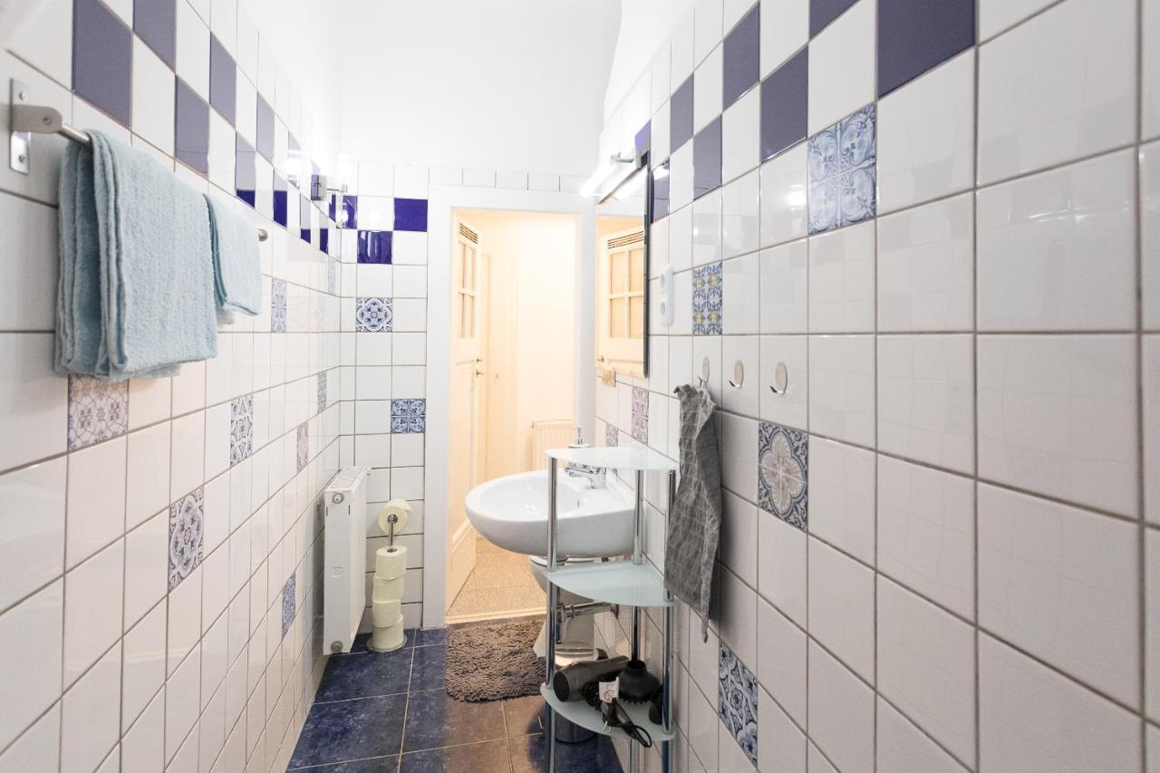 French Balcony - 45M² - Szeneviertel Apartment Vienna Exterior photo