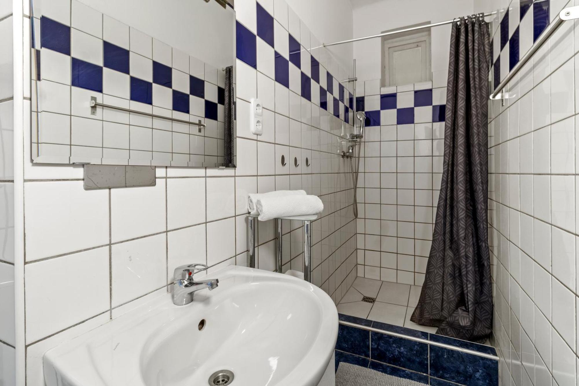 French Balcony - 45M² - Szeneviertel Apartment Vienna Exterior photo