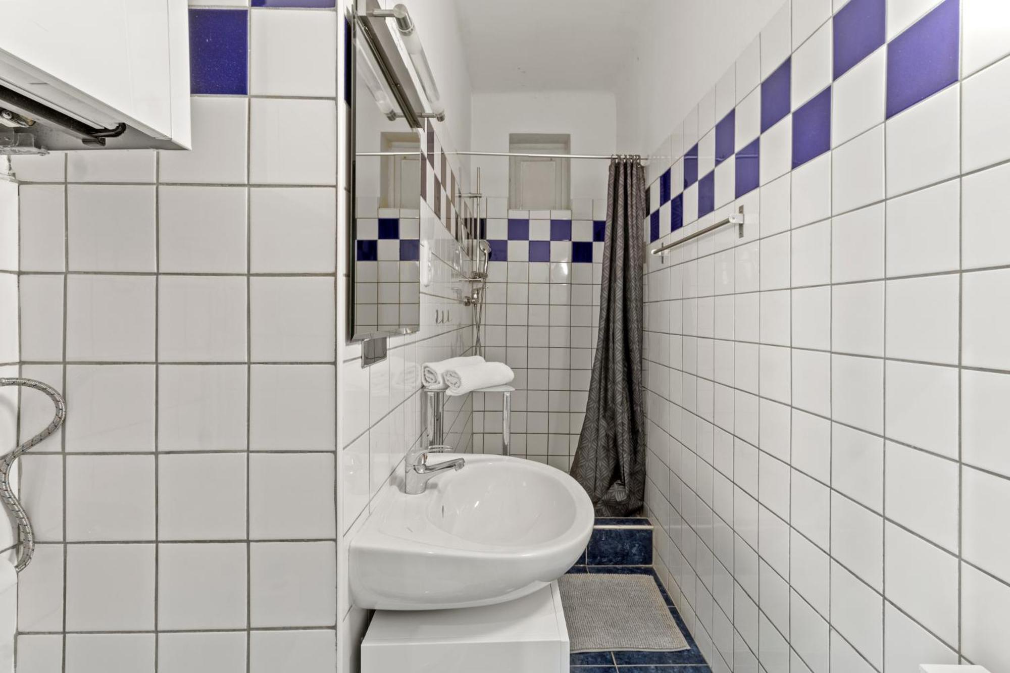 French Balcony - 45M² - Szeneviertel Apartment Vienna Exterior photo